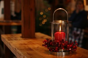 Christmas decorating ideas for your Florida home- a candle