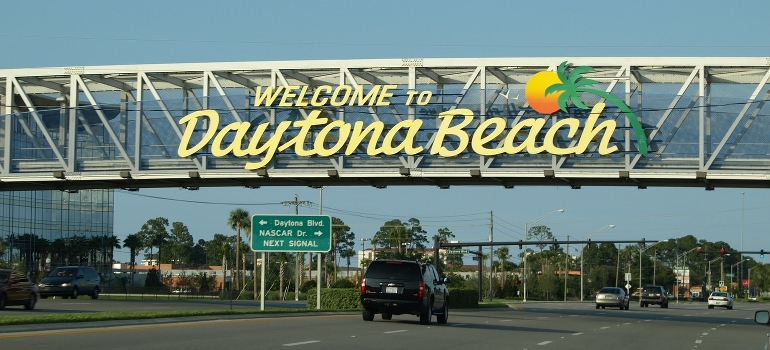 welcome to Daytona Beach sign